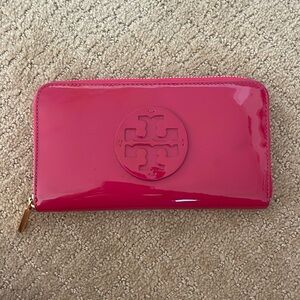 Tory Burch patent leather zip wallet